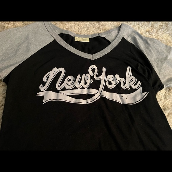 Bobbie Brooks New York Shirt - Picture 3 of 6